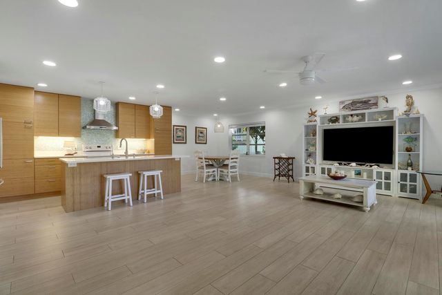 232 SEABREEZE Circle, Jupiter, FL 33477