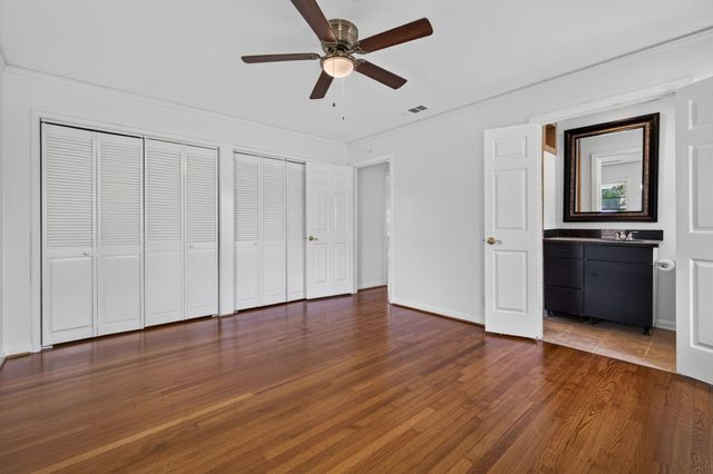 5027 Creekbend Drive, Houston, TX 77035