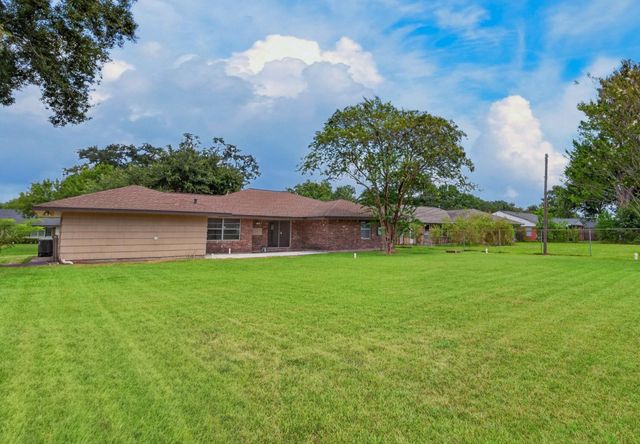 5027 Creekbend Drive, Houston, TX 77035