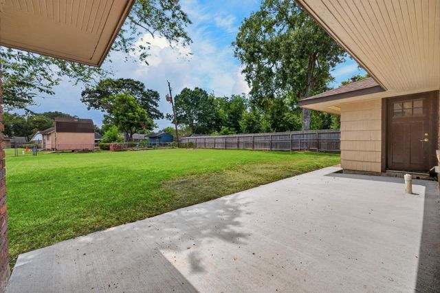 5027 Creekbend Drive, Houston, TX 77035