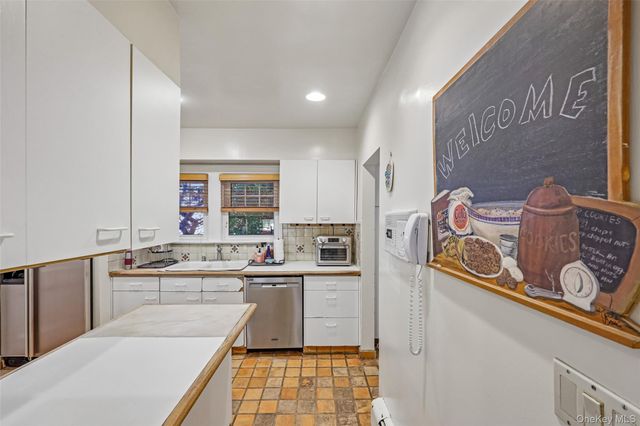 148 Willis Court, Woodmere, NY 11598