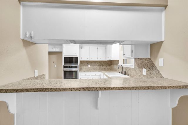 232 Wayne Dr, Clute, TX 77531