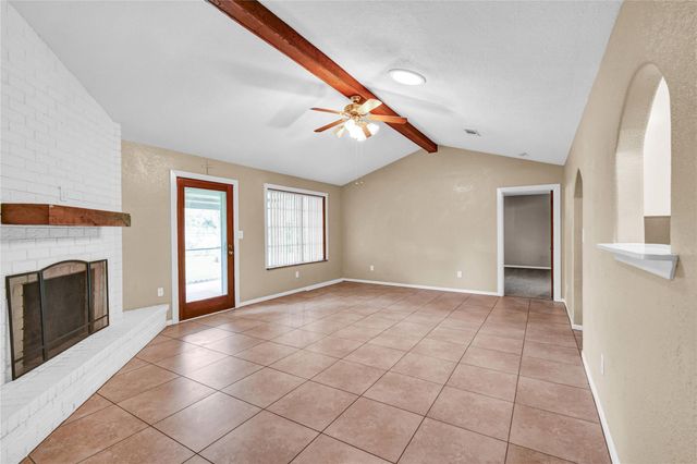 232 Wayne Dr, Clute, TX 77531