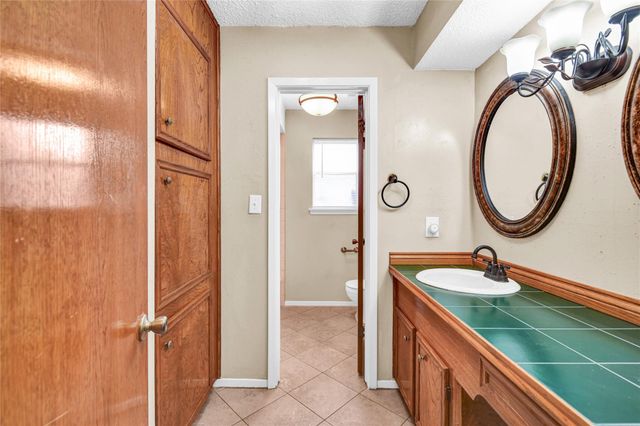 232 Wayne Dr, Clute, TX 77531