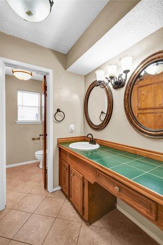232 Wayne Dr, Clute, TX 77531