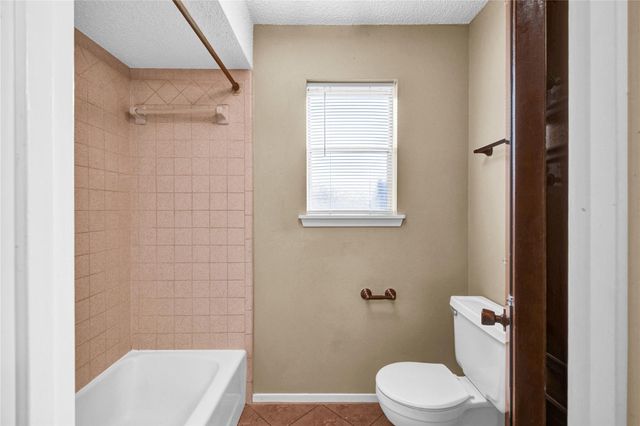 232 Wayne Dr, Clute, TX 77531