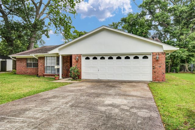 232 Wayne Dr, Clute, TX 77531