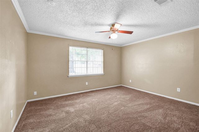 232 Wayne Dr, Clute, TX 77531