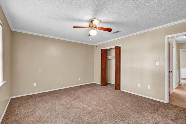 232 Wayne Dr, Clute, TX 77531