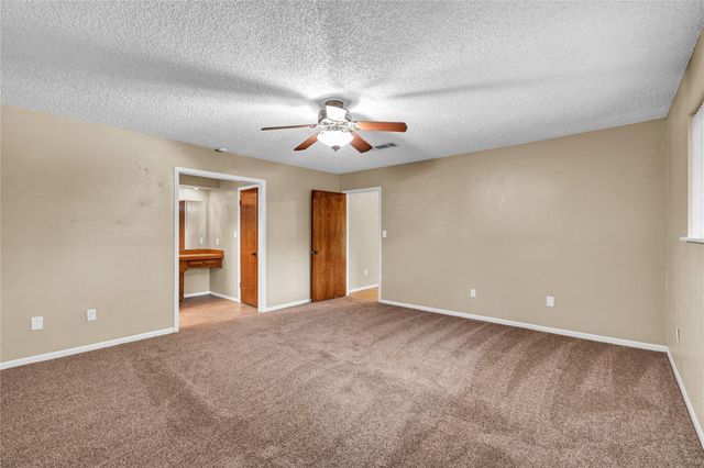 232 Wayne Dr, Clute, TX 77531