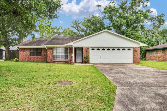 232 Wayne Dr, Clute, TX 77531