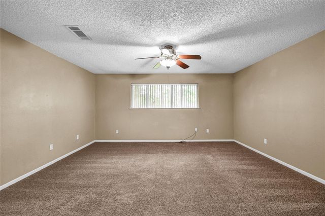 232 Wayne Dr, Clute, TX 77531