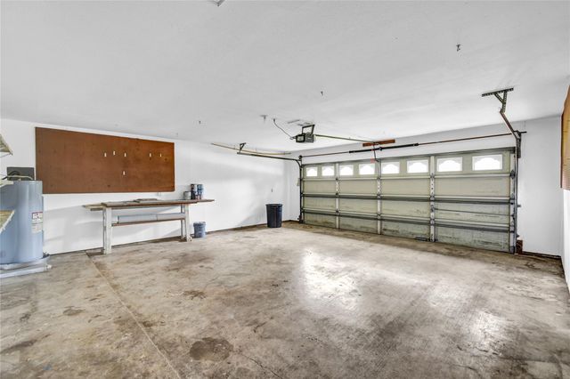 232 Wayne Dr, Clute, TX 77531