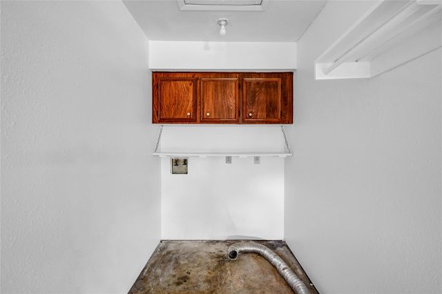 232 Wayne Dr, Clute, TX 77531