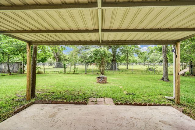232 Wayne Dr, Clute, TX 77531