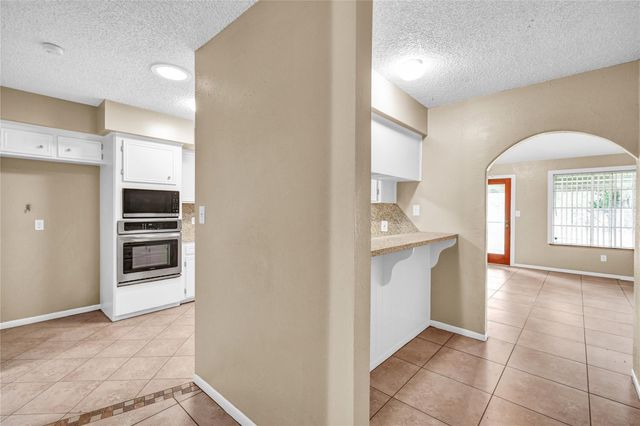 232 Wayne Dr, Clute, TX 77531