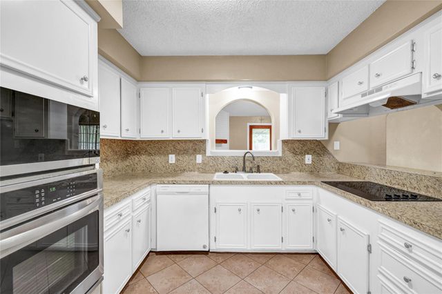 232 Wayne Dr, Clute, TX 77531