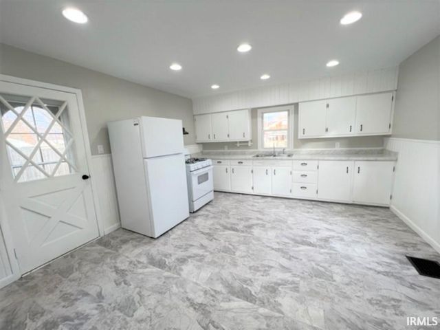 1907 Oakland Avenue, Evansville, IN 47711