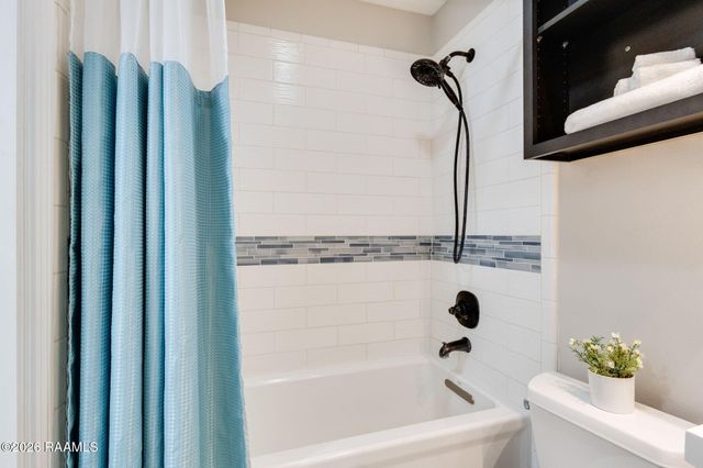 226 Saint Benjamin Drive, Lafayette, LA 70506