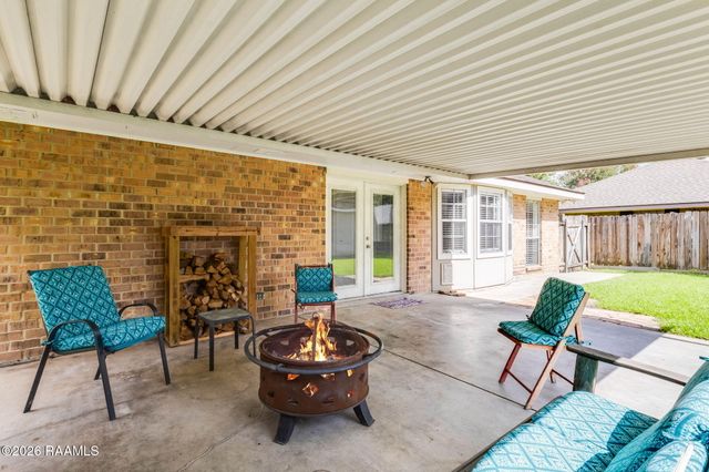 226 Saint Benjamin Drive, Lafayette, LA 70506