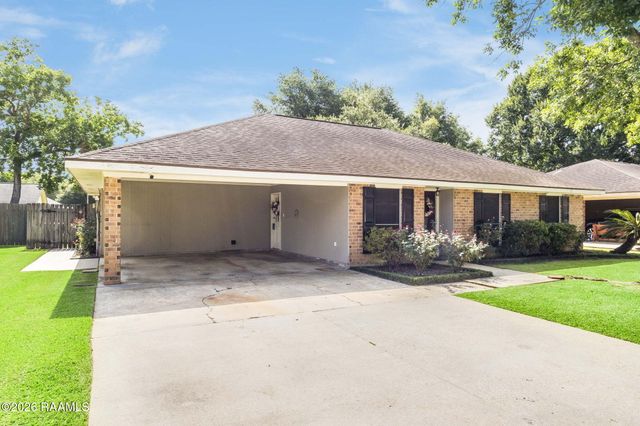 226 Saint Benjamin Drive, Lafayette, LA 70506