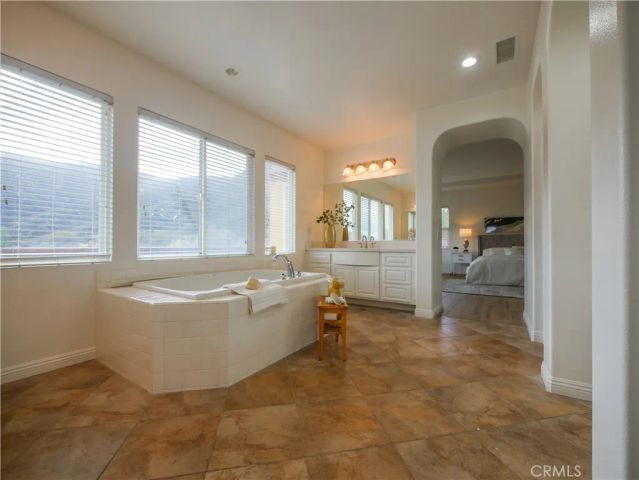 7725 Lady Banks, Corona, CA 92883
