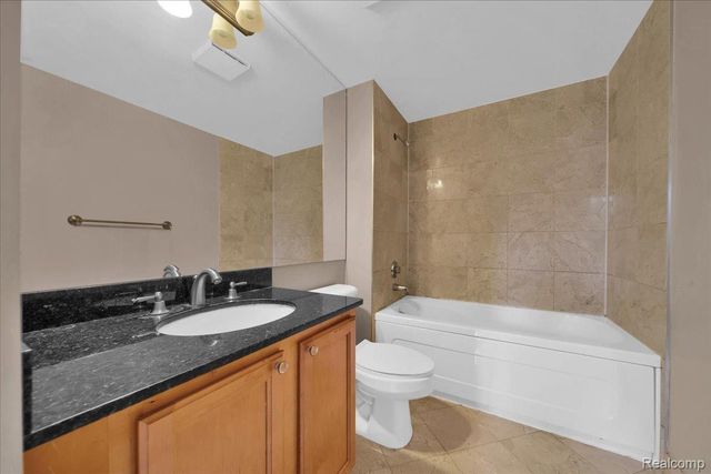 3320 Spinnaker Lane 3A, Detroit, MI 48207