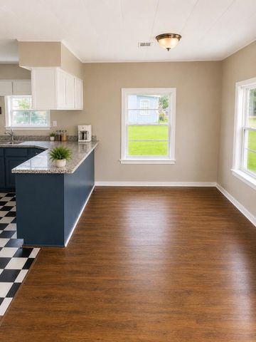 424 Thomas Street, Clute, TX 77531