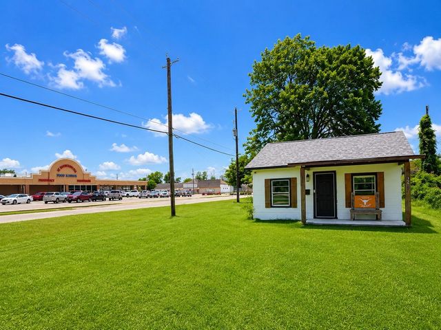 424 Thomas Street, Clute, TX 77531