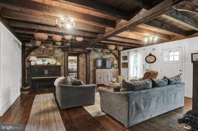 520 SUNDAY RD, Lenhartsville, PA 19534