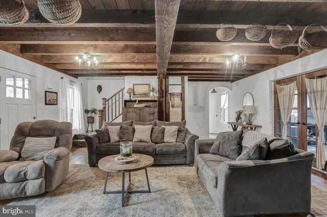 520 SUNDAY RD, Lenhartsville, PA 19534