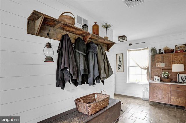 520 SUNDAY RD, Lenhartsville, PA 19534