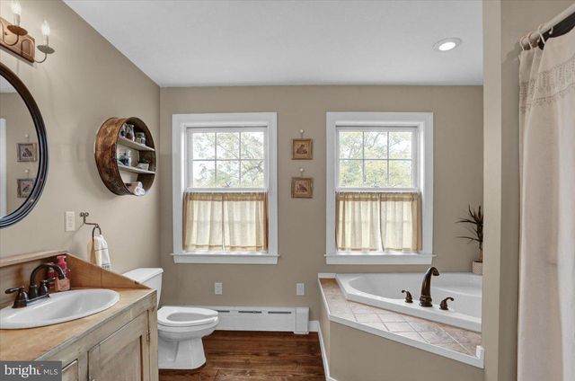 520 SUNDAY RD, Lenhartsville, PA 19534