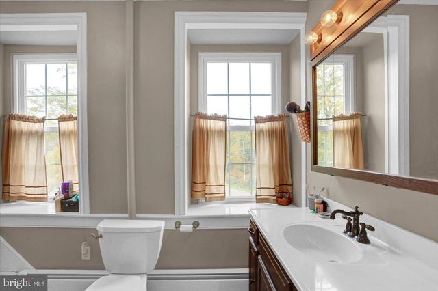 520 SUNDAY RD, Lenhartsville, PA 19534