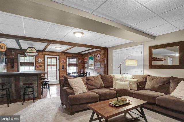 520 SUNDAY RD, Lenhartsville, PA 19534