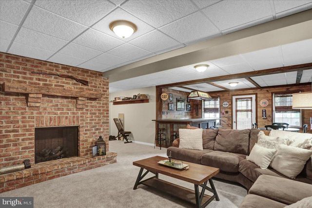 520 SUNDAY RD, Lenhartsville, PA 19534