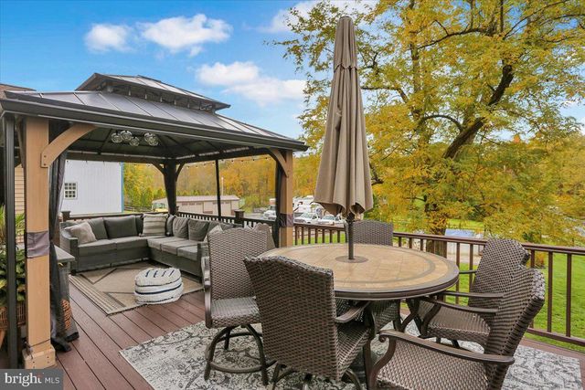 520 SUNDAY RD, Lenhartsville, PA 19534