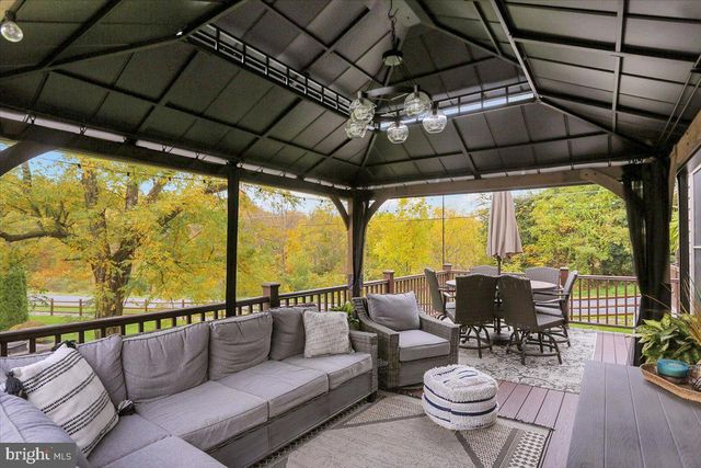 520 SUNDAY RD, Lenhartsville, PA 19534