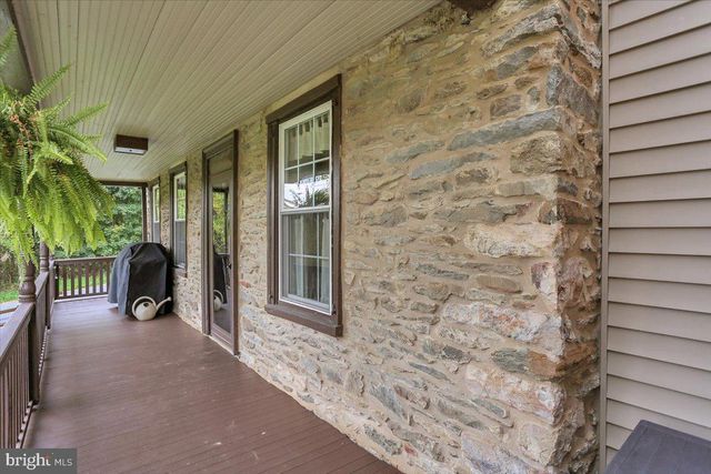 520 SUNDAY RD, Lenhartsville, PA 19534