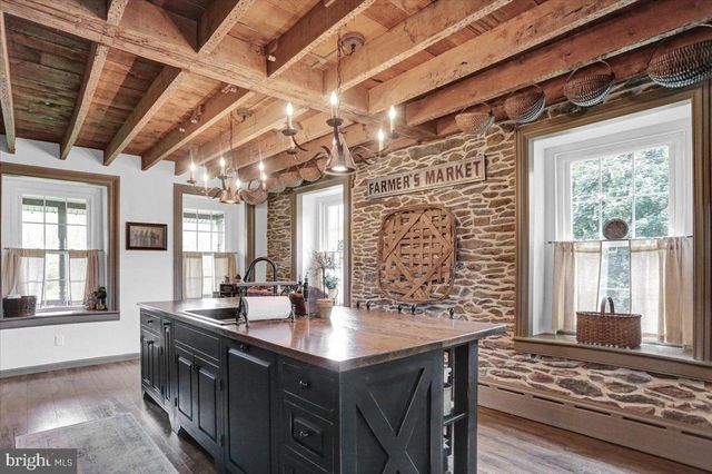 520 SUNDAY RD, Lenhartsville, PA 19534