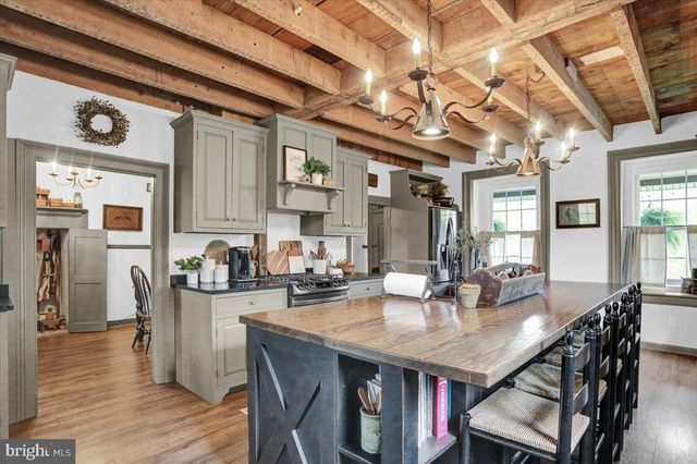 520 SUNDAY RD, Lenhartsville, PA 19534