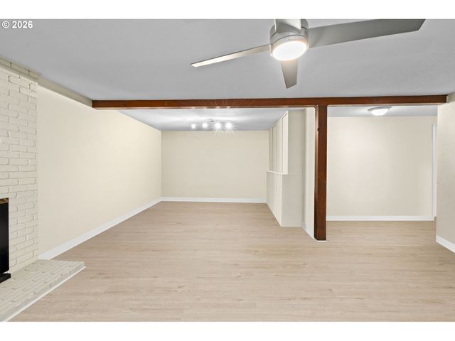 470 Nw BELLA VISTA Dr, Gresham, OR 97030