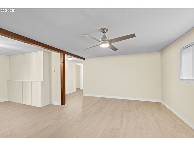 470 Nw BELLA VISTA Dr, Gresham, OR 97030