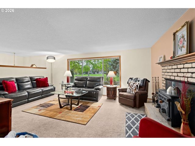 470 Nw BELLA VISTA Dr, Gresham, OR 97030