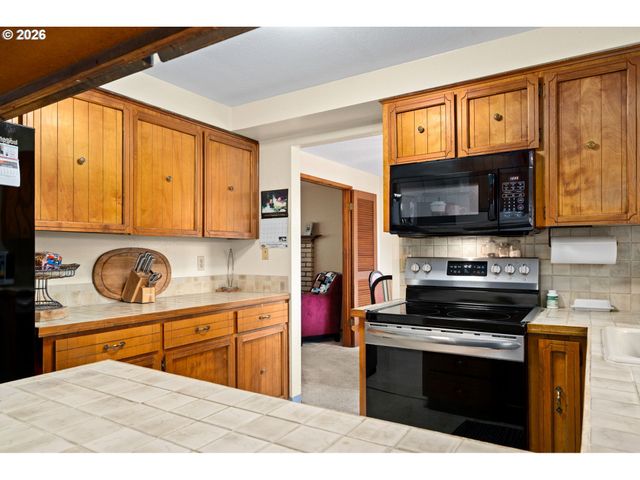 470 Nw BELLA VISTA Dr, Gresham, OR 97030