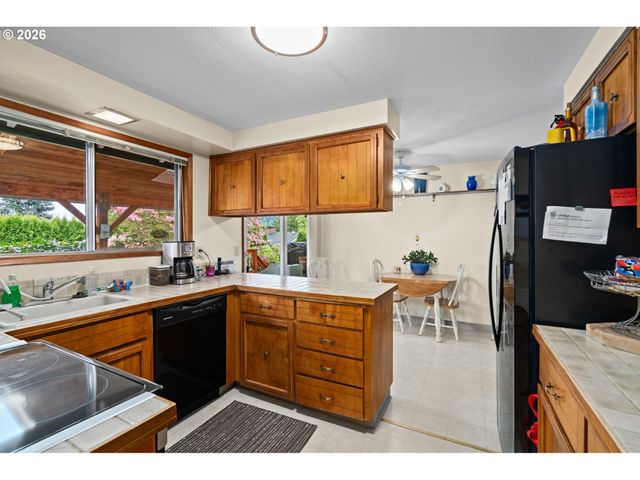 470 Nw BELLA VISTA Dr, Gresham, OR 97030