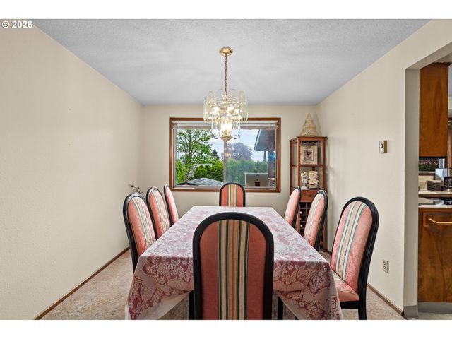 470 Nw BELLA VISTA Dr, Gresham, OR 97030