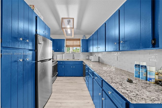 1068 D Rd, Loxahatchee, FL 33470