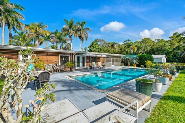 1068 D Rd, Loxahatchee, FL 33470
