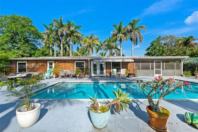 1068 D Rd, Loxahatchee, FL 33470
